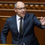 In Lwiw wurde Andrij Parubij erschossen: Details zum Anschlag, erste Ermittlungsdaten, Biografie, Rolle im Euromaidan, politische Laufbahn und Auszeichnungen.