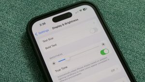 Warum die automatische Helligkeit von Smartphones den Komfort und den Akku beeinträchtigen kann