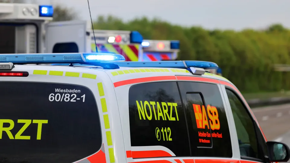 Auf der A3 zwischen Offenbach und Frankfurt starben bei einem Massenunfall mit acht Fahrzeugen drei Menschen. Der Schaden wird auf 500.000 Euro geschätzt.