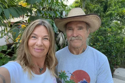 Kult-Auswanderer und TV-Star Konny Reimann feierte in Hamburg seinen 70. Geburtstag. Ehefrau Manuela, Familie und Kollegen gratulierten mit warmen Worten.