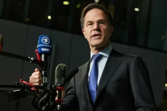 Die NATO reagiert ernst auf den Vorfall mit Ursula von der Leyens Flugzeug, das durch russische elektronische Störsysteme betroffen war. Mark Rutte kündigt Maßnahmen gegen hybride Bedrohungen an.