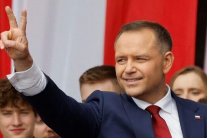 Polens Präsident Karol Nawrocki verlangt erneut Reparationen von Deutschland für den Zweiten Weltkrieg. Berlin verweist auf den Verzicht Polens von 1953.