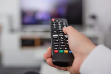 Vodafone stellt TV-Frequenzen um, um schnellere Internetgeschwindigkeiten bereitzustellen. Zuschauer müssen Kanäle neu suchen, ältere Fernseher könnten ausfallen.
