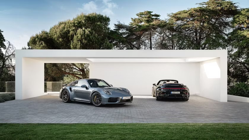 Der neue Porsche 911 Turbo S Hybrid feiert auf der IAA 2025 Premiere: 711 PS, 2,5 Sekunden auf 100 km/h, 322 km/h Spitze und Rekord auf der Nordschleife.