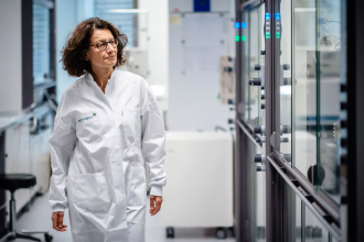 BioNTech erreicht in China Studienerfolg mit BNT323. Das neue Medikament verbessert das Überleben bei schwer behandelbarem Brustkrebs deutlich.