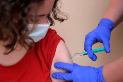 Studien zeigen starkes Signal: Gürtelrose-Impfung senkt Demenzrisiko