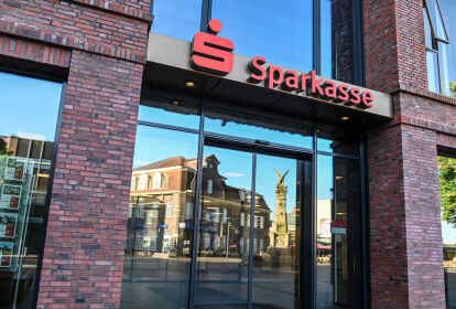 Geldautomaten verschwinden, Online-Dienst endet: Sparkasse baut Angebot weiter ab