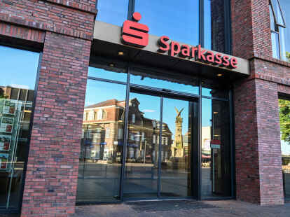 Geldautomaten verschwinden, Online-Dienst endet: Sparkasse baut Angebot weiter ab