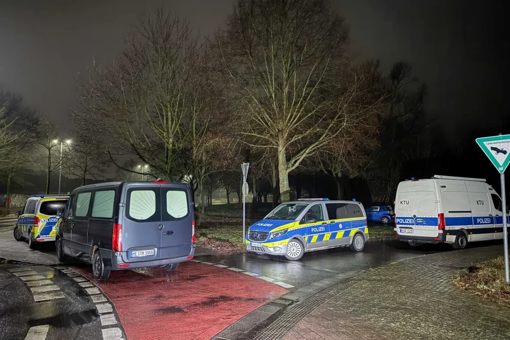 Jugendlicher tot an Waldsee gefunden in Dormagen: Mordkommission ermittelt in NRW