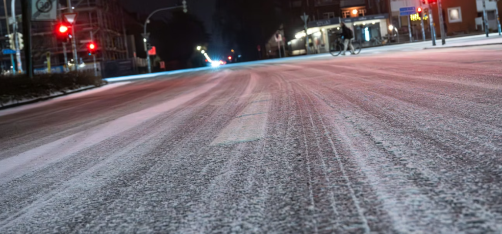 Schneetief „Leonie“ bringt Eisregen und Chaos auf Deutschlands Straßen