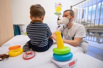 RKI: RSV-Welle rollt an – Gefahr für Kinderkliniken wächst