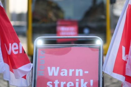 Verdi-Streik: Welche Busse und Bahnen in Frankfurt, Kassel und Wiesbaden trotzdem fahren am Montag