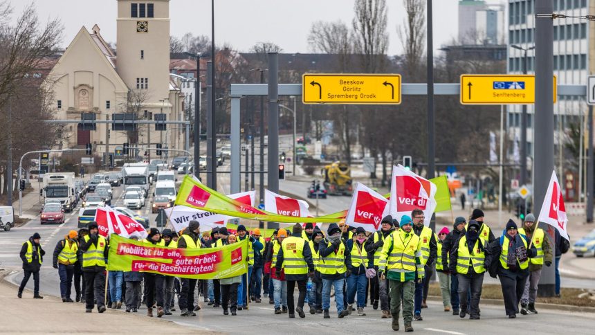 Warnstreik im ÖPNV: Präsenzunterricht in Brandenburg ausgesetzt – Was gilt in Berlin?