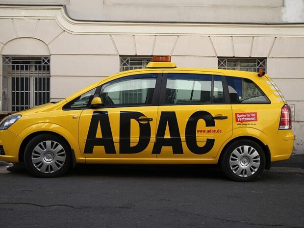 CO₂-Debatte eskaliert: ADAC-Verkehrspräsident tritt nach Mitgliederprotesten zurück