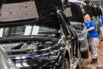 VW plant 20-Prozent-Sparprogramm: Drohen Werksschließungen?