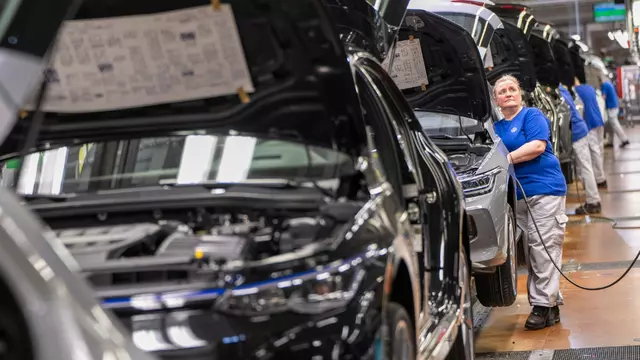 VW plant 20-Prozent-Sparprogramm: Drohen Werksschließungen?