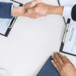 Beamte vs. Angestellte in Deutschland: Wer verdient wirklich mehr Geld – Gehalt, Netto und Pension im Vergleich