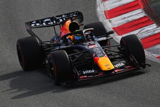 Formel 1 Bahrain 2026: Erste Zeiten – Verstappen vor Piastri