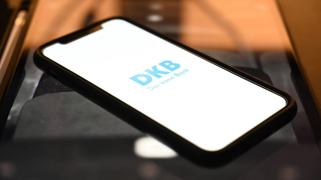 Probleme bei der DKB: Online-Banking und App zeitweise nicht erreichbar