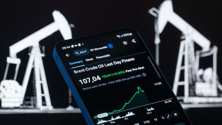 Iran-Konflikt und Lieferängste treiben Brent über 100 Dollar: Folgen für Deutschland