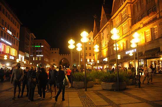 Bis Mitternacht einkaufen: München startet neue Shopping-Nächte. Termine, Geschäfte, Öffnungszeiten bis Mitternacht und Karte