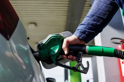 Spritpreise in Düsseldorf steigen über zwei Euro: Ursachen und Prognosen