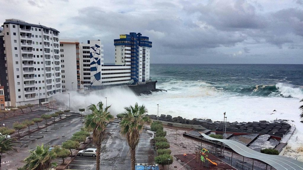 Sturmtief Therese erreicht Kanaren: Sturm, Regen und Flugausfälle am Freitag