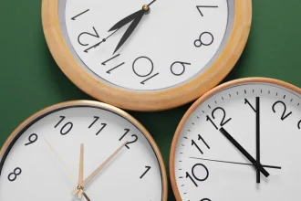 Sommerzeit 2026 in Deutschland: Wann die Uhren umgestellt werden und Auswirkungen auf den Körper