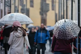 Sturmtief Therese erreicht Kanaren: Sturm, Regen und Flugausfälle am Freitag
