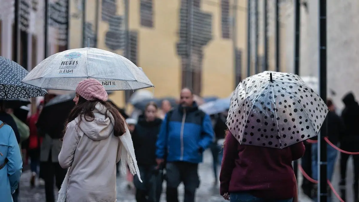 Sturmtief Therese erreicht Kanaren: Sturm, Regen und Flugausfälle am Freitag