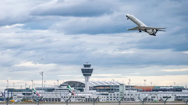 Was sollen Deutsche tun, die im Nahen Osten festsitzen? Wird es Evakuierungsflüge geben?