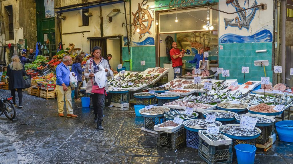 Hepatitis-A-Ausbruch in Neapel: Symptome, Übertragung und Risiko für deutsche Touristen