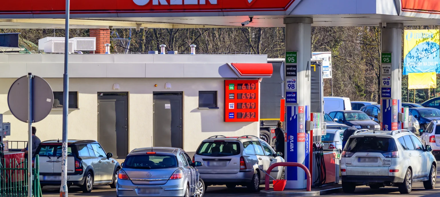 Tanken in Polen und Tschechien: Wo Benzin günstiger ist als in Deutschland und welche Regeln gelten