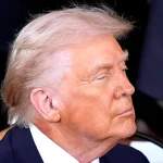 Großer roter Fleck an Trumps Hals sorgt für Aufsehen – ist der US-Präsident krank?