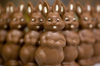 Preise für Schoko-Osterhasen steigen deutlich: Verbraucher kaufen weniger