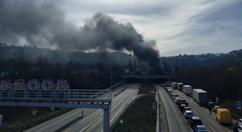 Brand im Engelbergtunnel auf der A81: Ursache, Folgen und wie lange die Strecke Richtung Stuttgart gesperrt bleibt