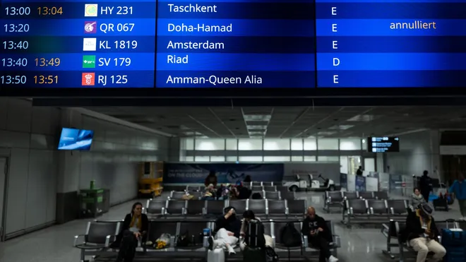 Was sollen Deutsche tun, die im Nahen Osten festsitzen? Wird es Evakuierungsflüge geben?