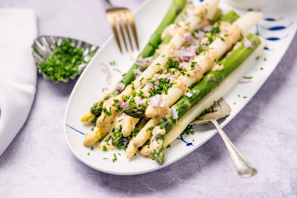 Spargel kochen: Anleitung für weißen und grünen Spargel mit 5 Saucen