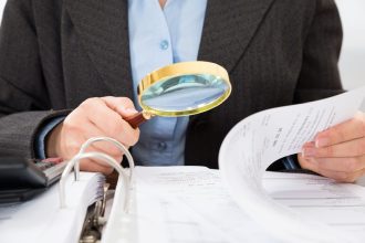 Nebenkostenabrechnung prüfen: Fehler erkennen und Geld zurückholen