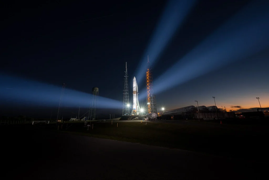 Blue Origin startet New Glenn – Erfolg bei Landung, aber Satellit verloren