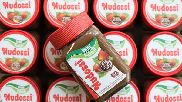 Rückruf von Nudossi wegen Salmonellen: Grund, Risiken und was Verbraucher jetzt tun sollten