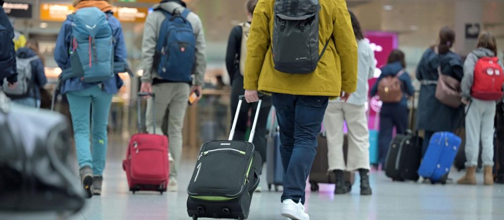 Lufthansa verlangt künftig Geld für Handgepäck: neue Regeln ab 2026