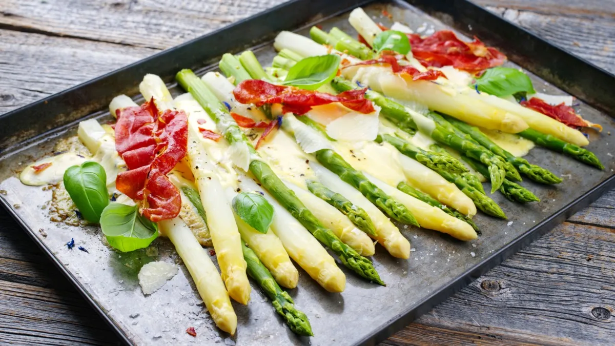 Spargel kochen: Anleitung für weißen und grünen Spargel mit 5 Saucen