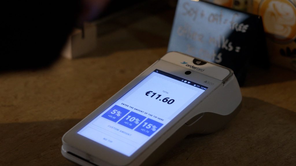 Neue Trinkgeld-Falle in Deutschland. Neue Bezahlterminals sorgen für Ärger: Kunden zahlen oft unbewusst mehr