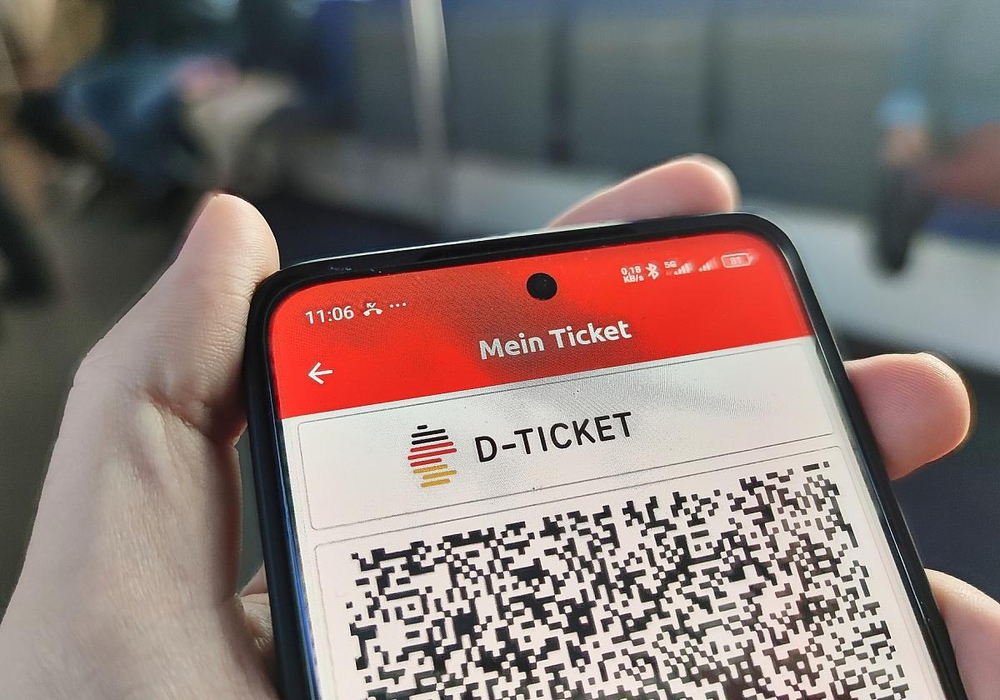 Deutschlandticket 2027: Kommt keine Preiserhöhung? NRW-Minister mit klarer Forderung
