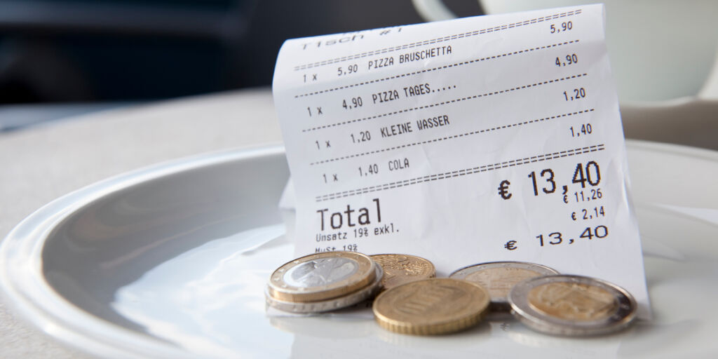Neue Trinkgeld-Falle in Deutschland. Neue Bezahlterminals sorgen für Ärger: Kunden zahlen oft unbewusst mehr
