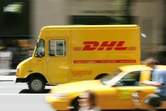 DHL kooperiert mit US-Post: Was der neue Paketdeal für Kunden bedeutet