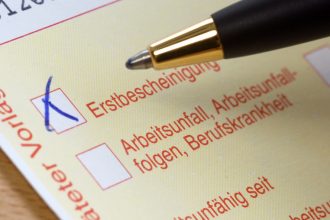 Krankmeldung beim Arbeitgeber: Fristen, Regeln und häufige Irrtümer
