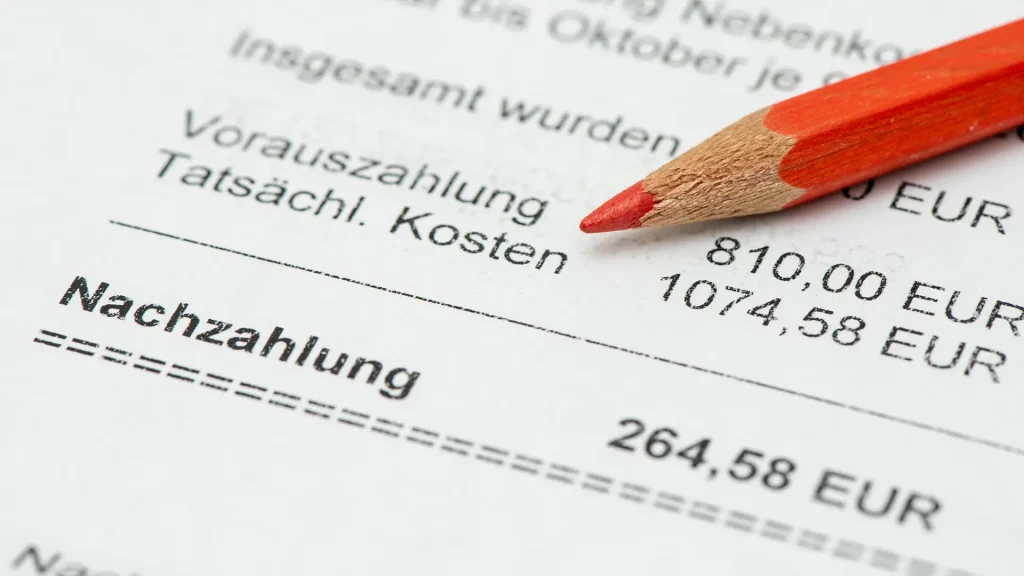 Nebenkostenabrechnung prüfen 2026: Welche Posten Mieter nicht zahlen müssen