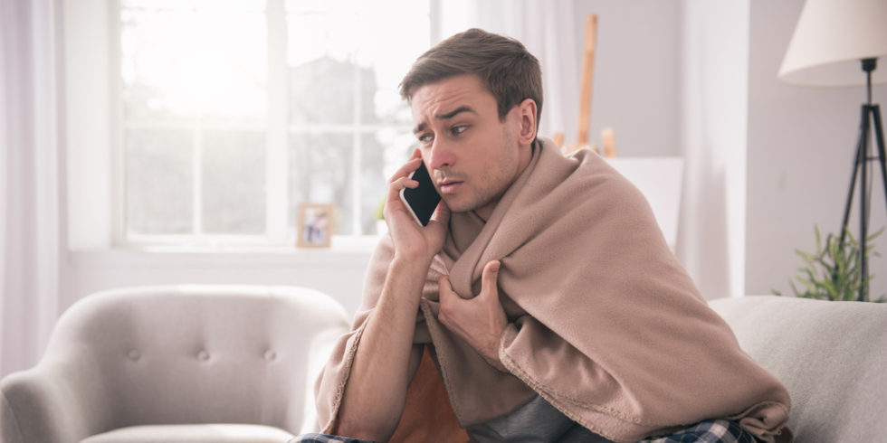 Krankmeldung per Telefon: Welche Regeln Arbeitnehmer kennen sollten